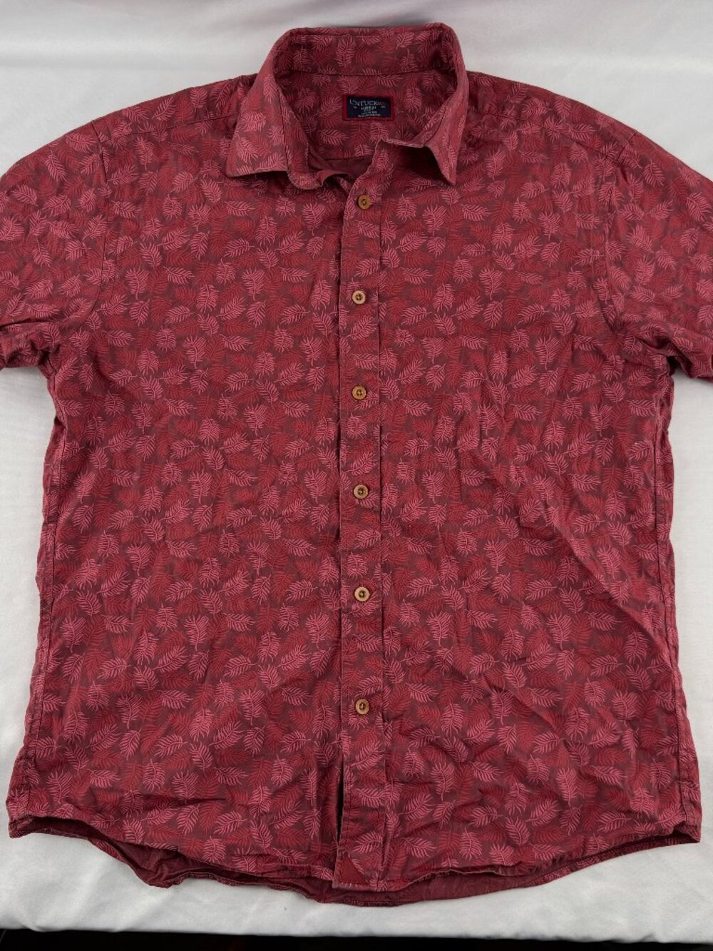 UNTUCKit Red Leaf Print Short Sleeve Button Down Shirt Men's Medium Slim Fit